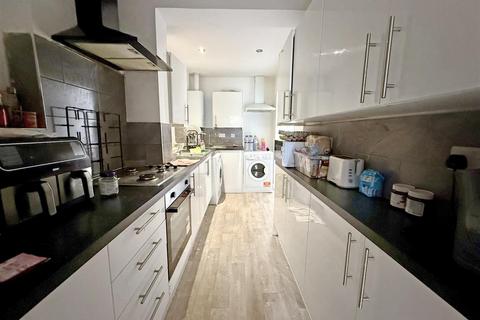 30 Colwyn Crescent, Hounslow, TW3 4AW