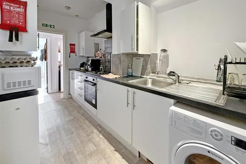 30 Colwyn Crescent, Hounslow, TW3 4AW