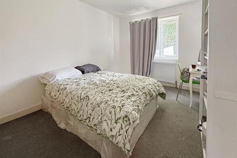 30 Colwyn Crescent, Hounslow, TW3 4AW