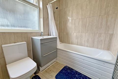 30 Colwyn Crescent, Hounslow, TW3 4AW