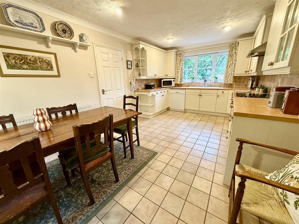 Kitchen breakfast room