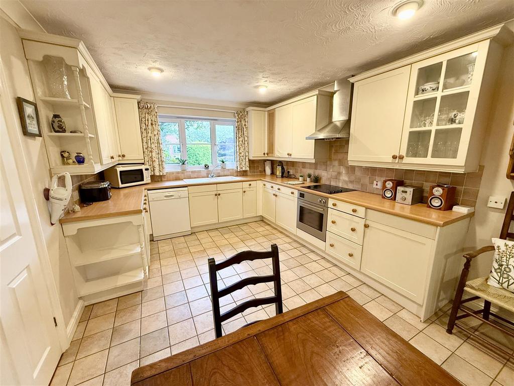 Kitchen breakfast room