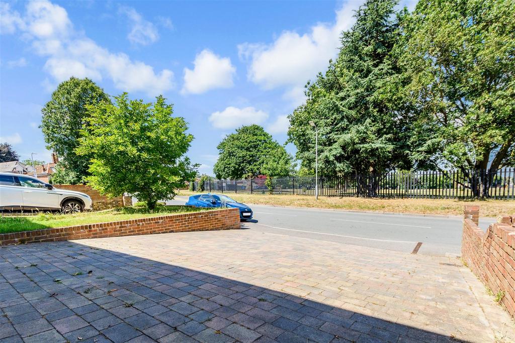 Driveway/Parking