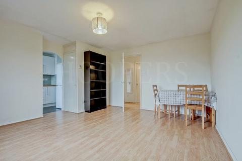 2 bedroom flat for sale, Cornmow Drive, London, NW10