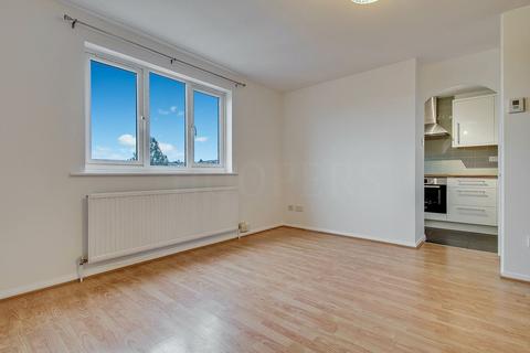 2 bedroom flat for sale, Cornmow Drive, London, NW10