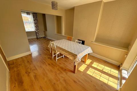18 Lloyds Road, Corby, NN17 1AP