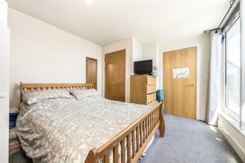 1 bedroom flat for sale, Empire Square South, London SE1