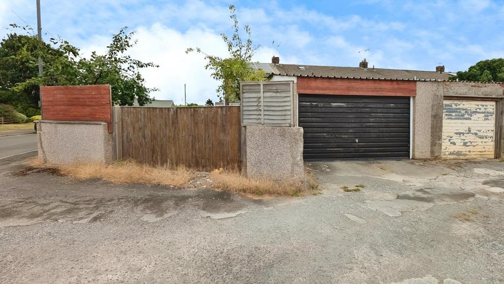 2b4640d0-garage.jpg
