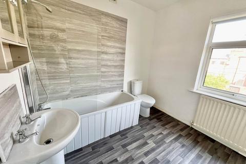 2 bedroom house to rent, Huxley Crescent, Gateshead NE8
