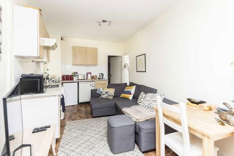2 bedroom flat to rent, Essex Road, London N1