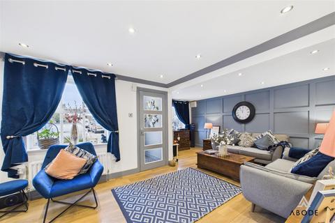 undefined, Pine Close, Burton-on-Trent DE14