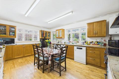 3 bedroom detached house for sale, Parsonage Road, Horsham RH12