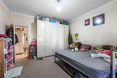 undefined, Westrow Gardens, Ilford IG3