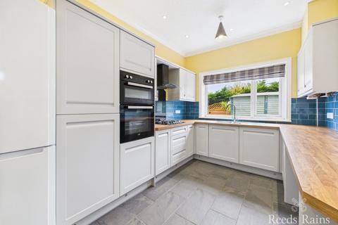 4 bedroom semi-detached house for sale, Queensgate, East Yorkshire YO16
