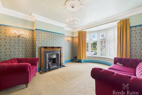 4 bedroom semi-detached house for sale, Queensgate, East Yorkshire YO16