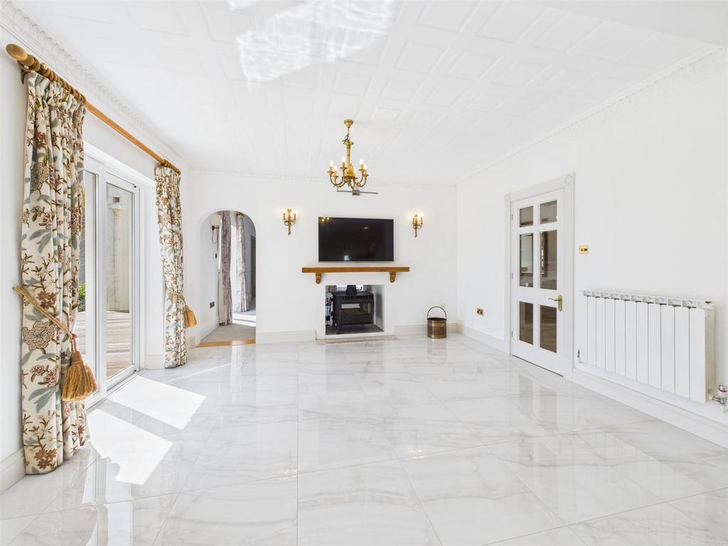 CAM04392 G0-PR0111-STILL013.jpg