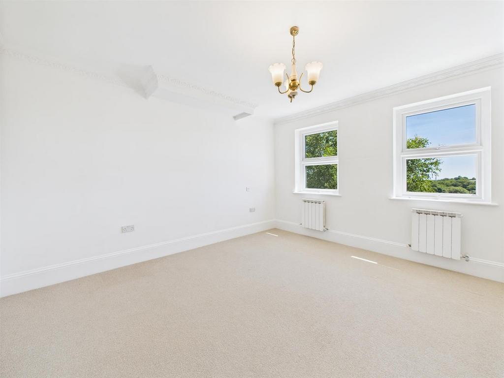 CAM04392 G0-PR0111-STILL019.jpg