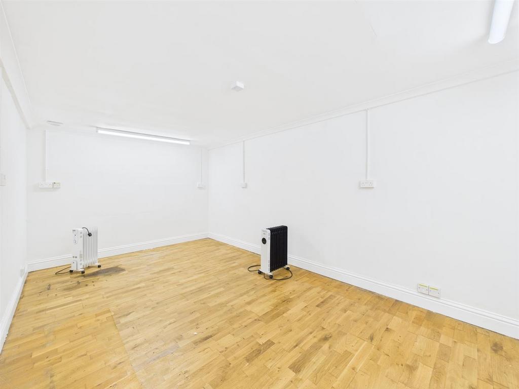 CAM04392 G0-PR0111-STILL015.jpg