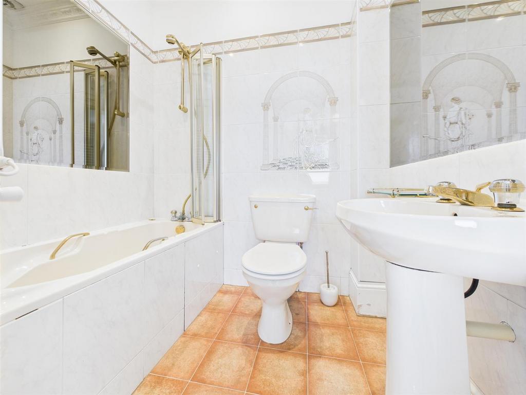 CAM04392 G0-PR0111-STILL033.jpg