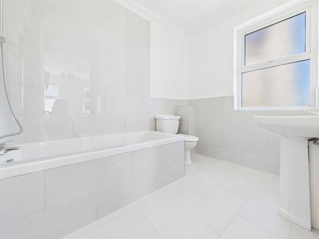 CAM04392 G0-PR0111-STILL032.jpg