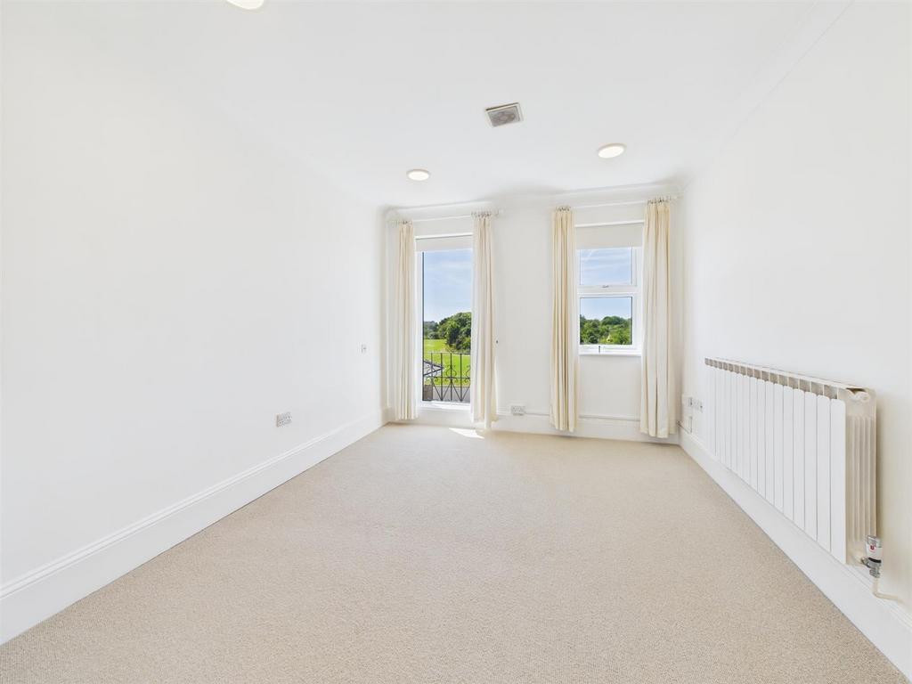 CAM04392 G0-PR0111-STILL023.jpg