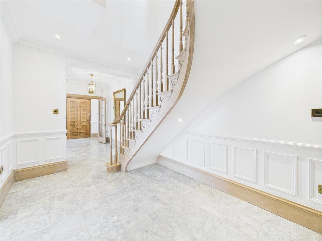 CAM04392 G0-PR0111-STILL009.jpg