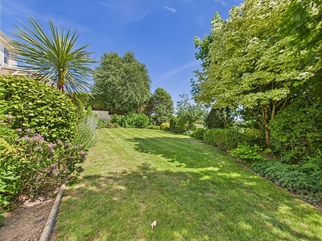 CAM04392 G0-PR0111-STILL037.jpg