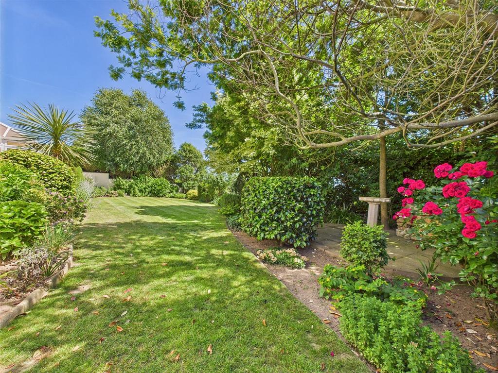 CAM04392 G0-PR0111-STILL038.jpg