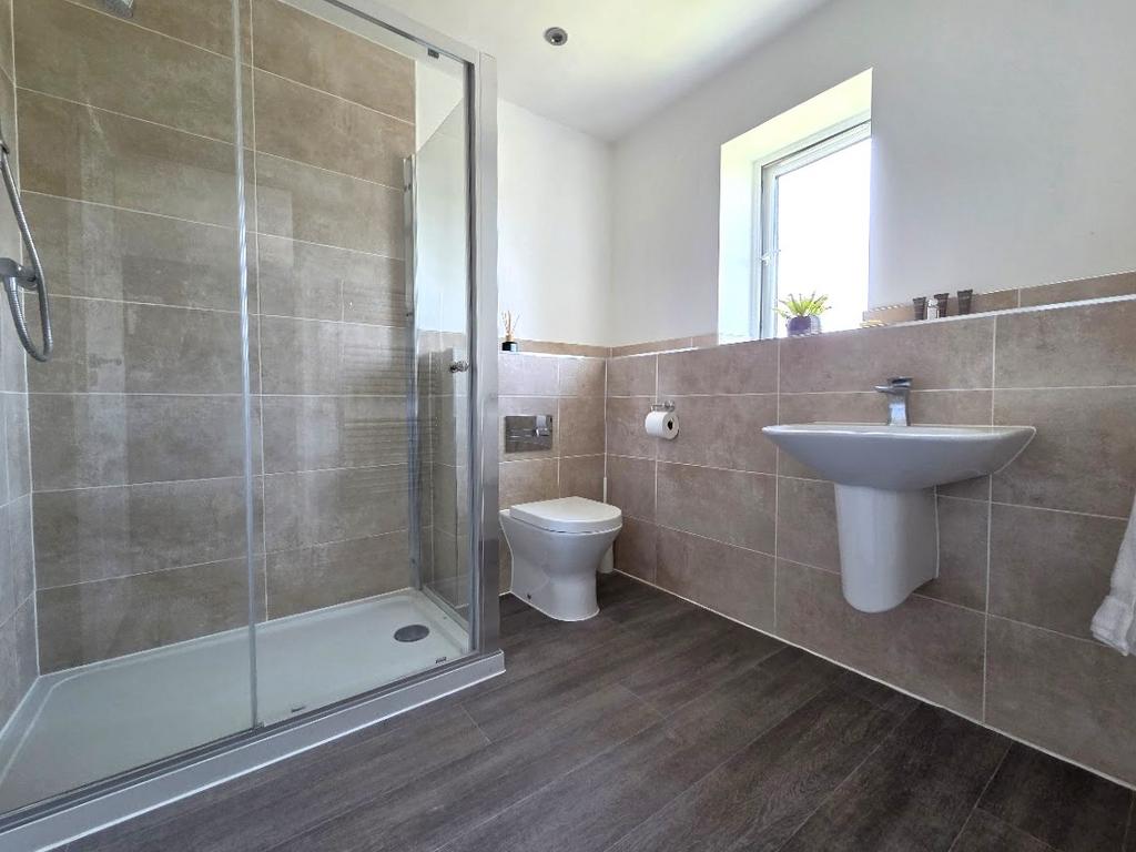 En-suite to bedroom two