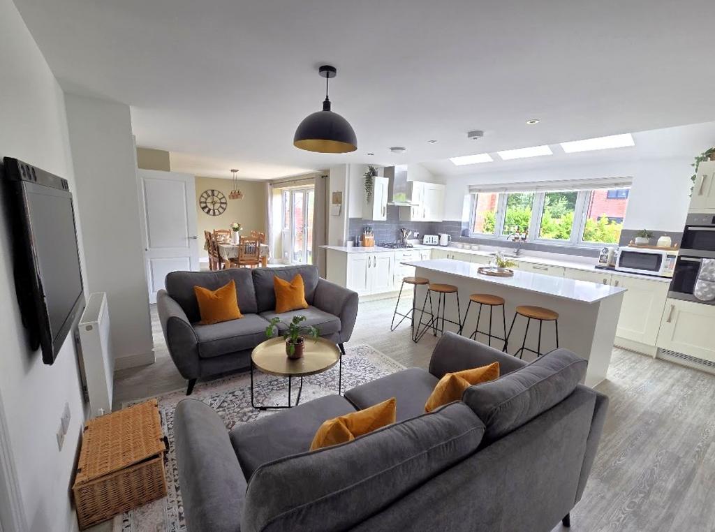 Kitchen - Dining - Family room