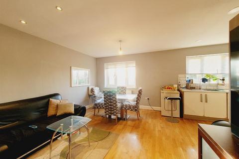 2 bedroom flat to rent, Honeypot Lane, Stanmore