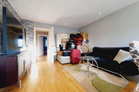2 bedroom flat to rent, Honeypot Lane, Stanmore