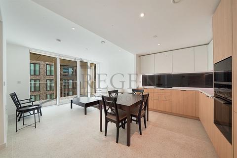 2 bedroom apartment to rent, Bouchon Point, Cendal Crescent, E1