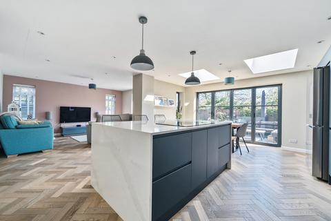 3 bedroom end of terrace house for sale, Radford Close, Farnham, Surrey, GU9