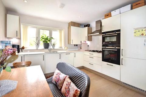 2 bedroom penthouse for sale, Frensham Road, Farnham, Surrey, GU9
