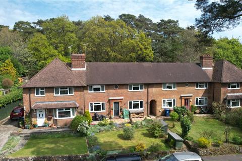 28 Tyndalls, Hindhead, GU26 6AP