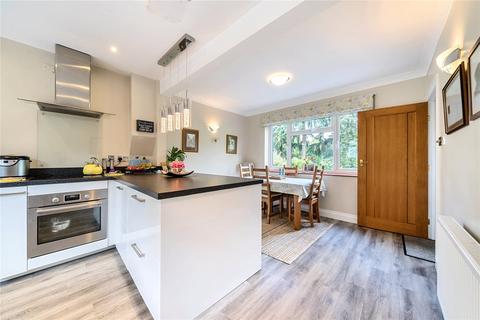28 Tyndalls, Hindhead, GU26 6AP