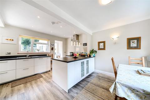 28 Tyndalls, Hindhead, GU26 6AP