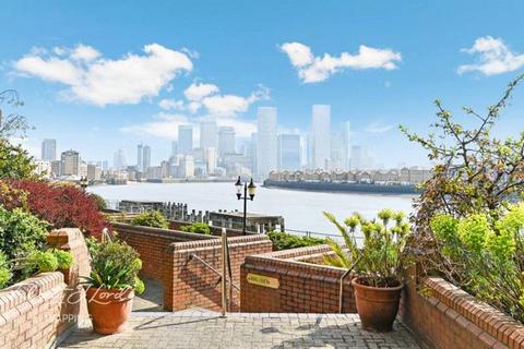 3 bedroom flat for sale, The Highway, LONDON