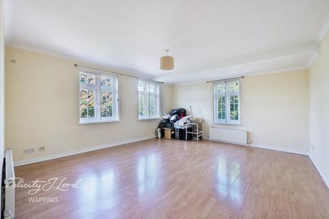 3 bedroom flat for sale, The Highway, LONDON