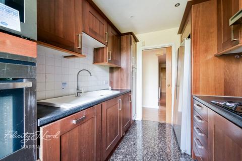3 bedroom flat for sale, The Highway, LONDON