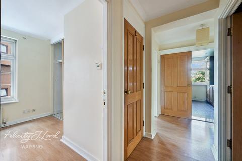 3 bedroom flat for sale, The Highway, LONDON