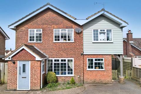 25, Glen Court Glen Close, Hindhead, GU26 6QT