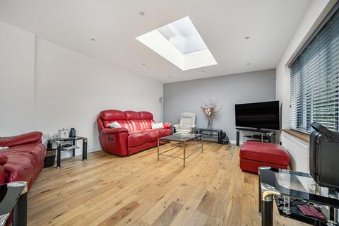 90 Liphook Road, Lindford, Bordon, GU35 0PG