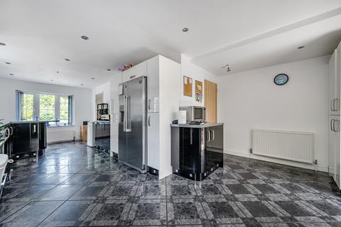 90 Liphook Road, Lindford, Bordon, GU35 0PG