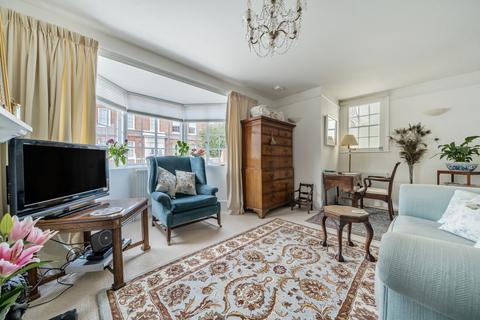 Museum Cottage, 76 High Street, Haslemere, GU27 2LA