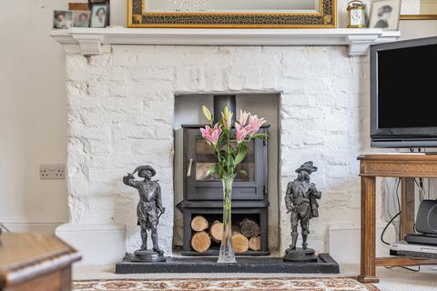Museum Cottage, 76 High Street, Haslemere, GU27 2LA