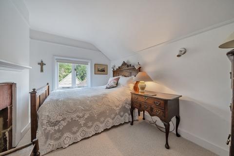 Museum Cottage, 76 High Street, Haslemere, GU27 2LA
