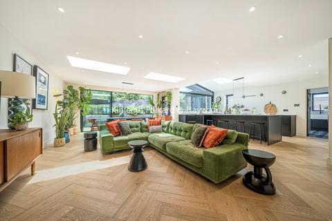 23 Highfield Drive, Bromley, BR2 0RX