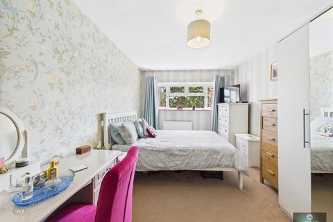 2 bedroom maisonette for sale, Canterbury Road, Crawley RH10